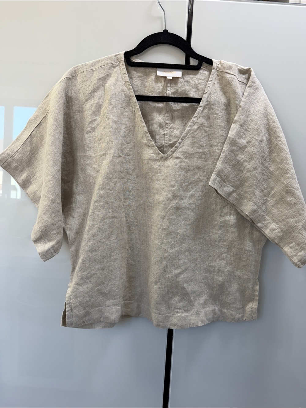 100% linho Relaxed V-Neck Short Sleeve Linen Top in Beige